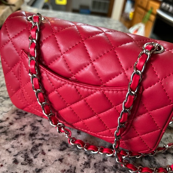 Red Quilted Flap Crossbody Bag – Classic & Timeless Style - Picture 11 of 16